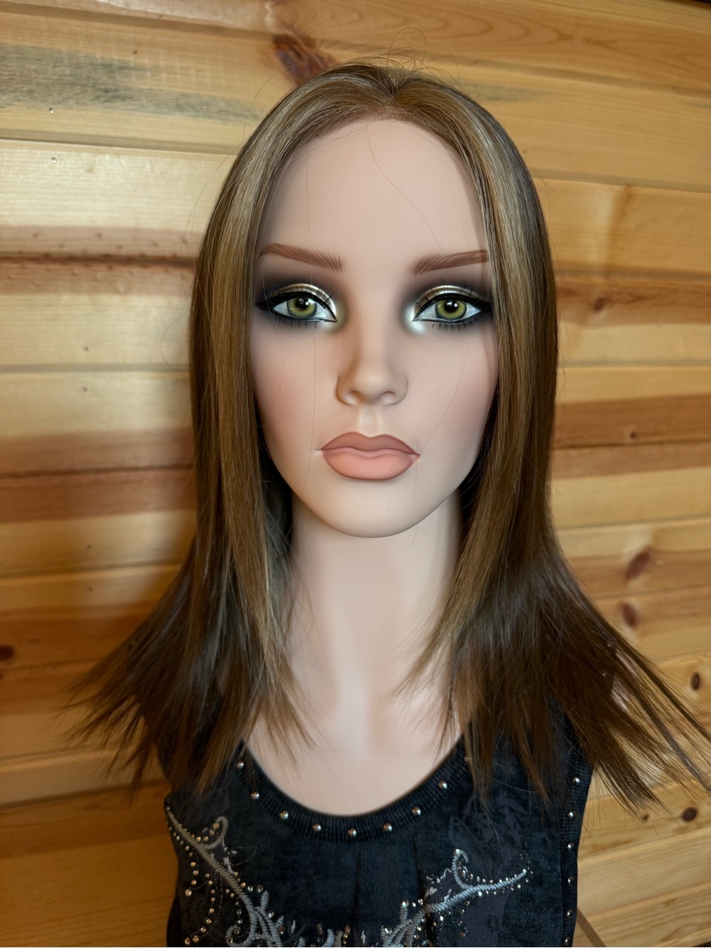Synthetic Straight Layered Wig in Light Brown with Blonde Highlights